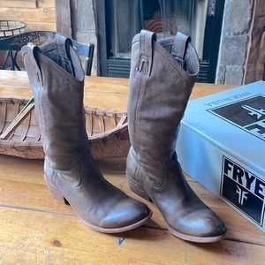 Frye Carson mid calf boots brown